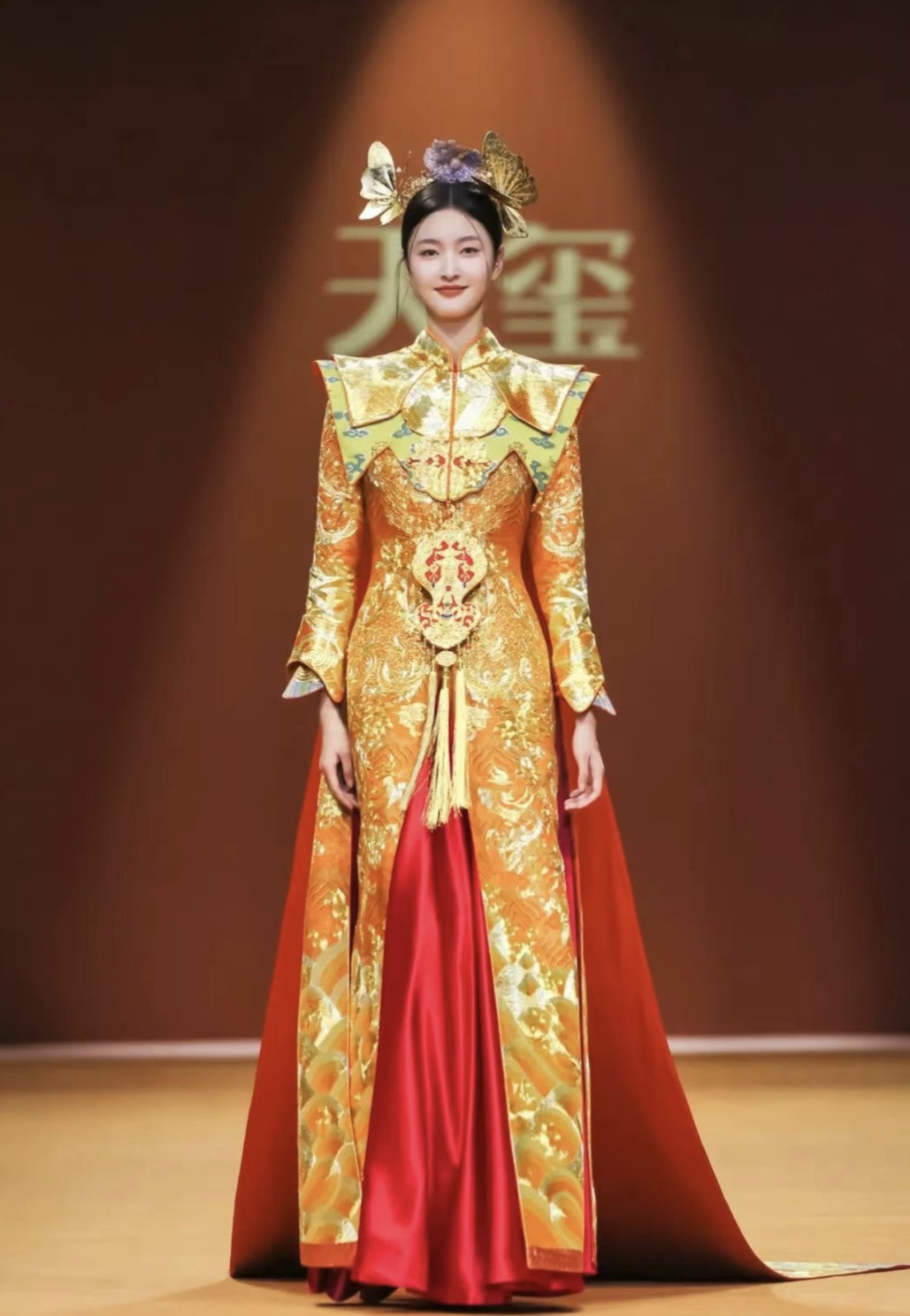 邀请函 | 天玺中国礼服亮相2024上海国际婚纱礼服、彩妆造型及时尚配饰展