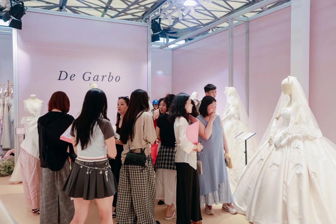 「春序启，白纱赴」YISU亮相 BRIDAL MODA 2026AW